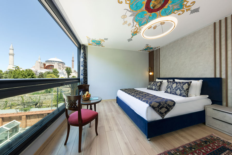 Visit the historic district of Istanbul Sultanahmet